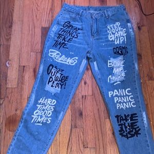 Graphic jeans